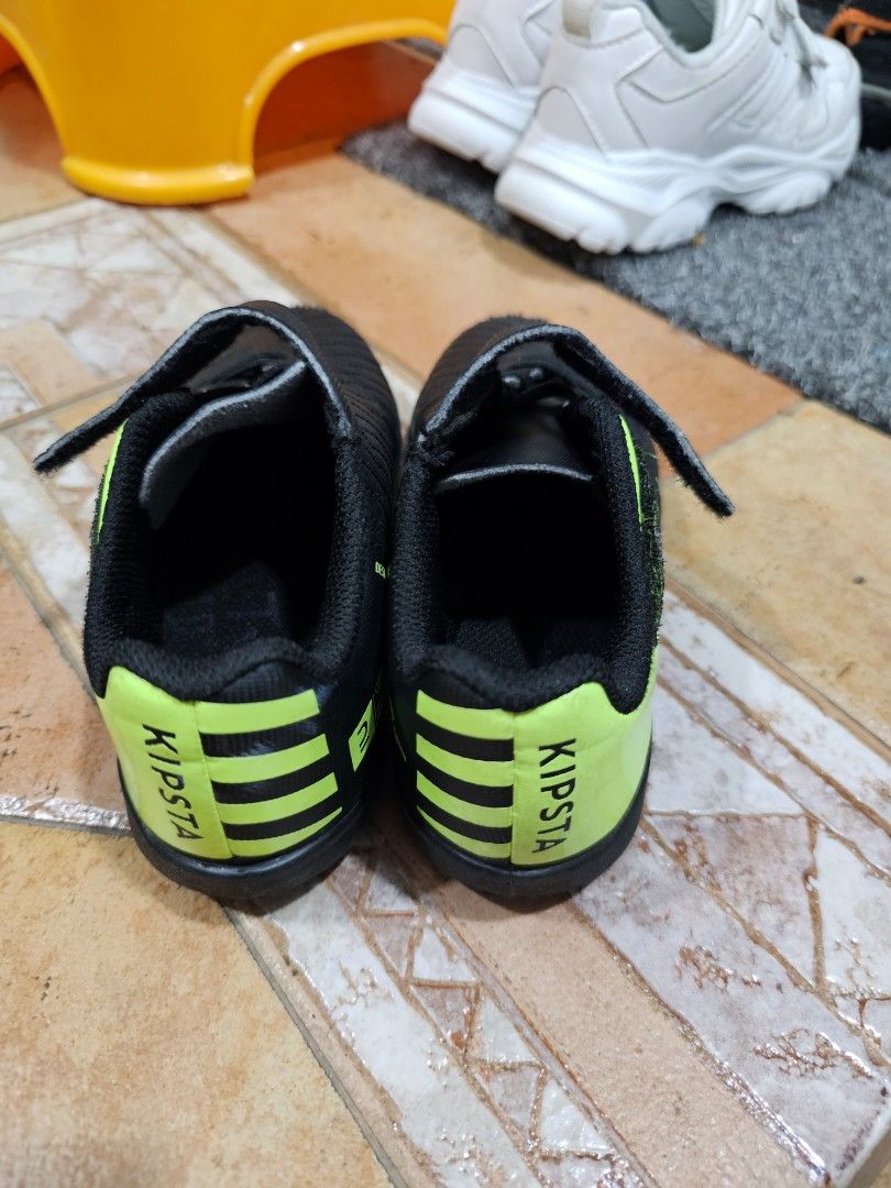 Kipsta football shoes size 31