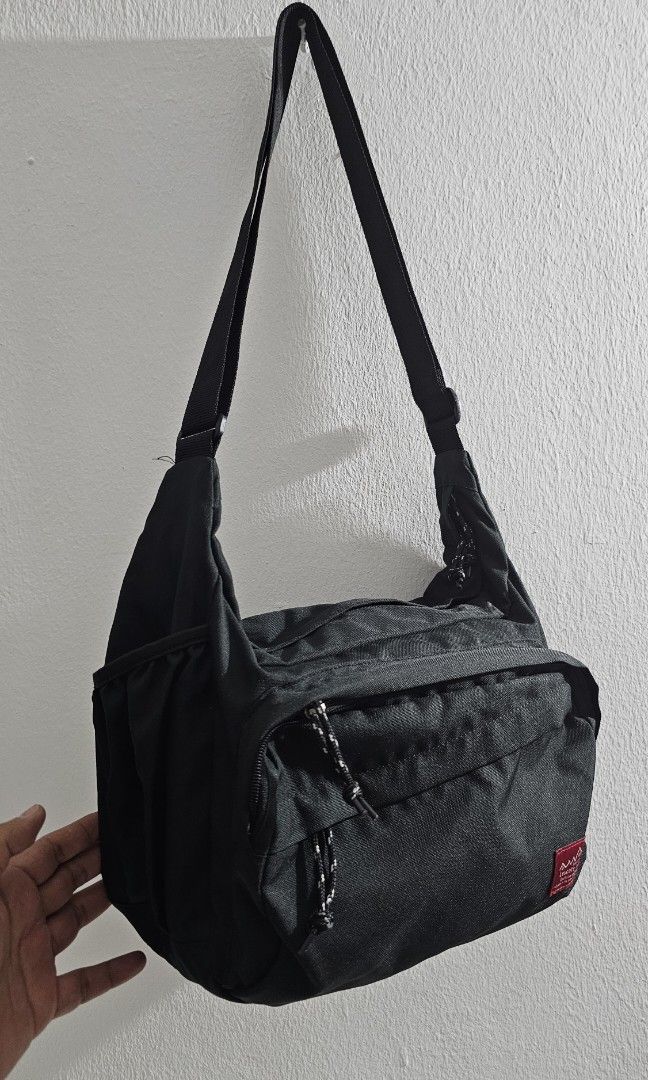 Leucate Basic (Category: Sling Bags) located in Kuala Lumpur. Submitted by demontweek81 (Listing ID 1276966776, Image 2). Description: Preloved item in good condition multiple pockets suitable for students.