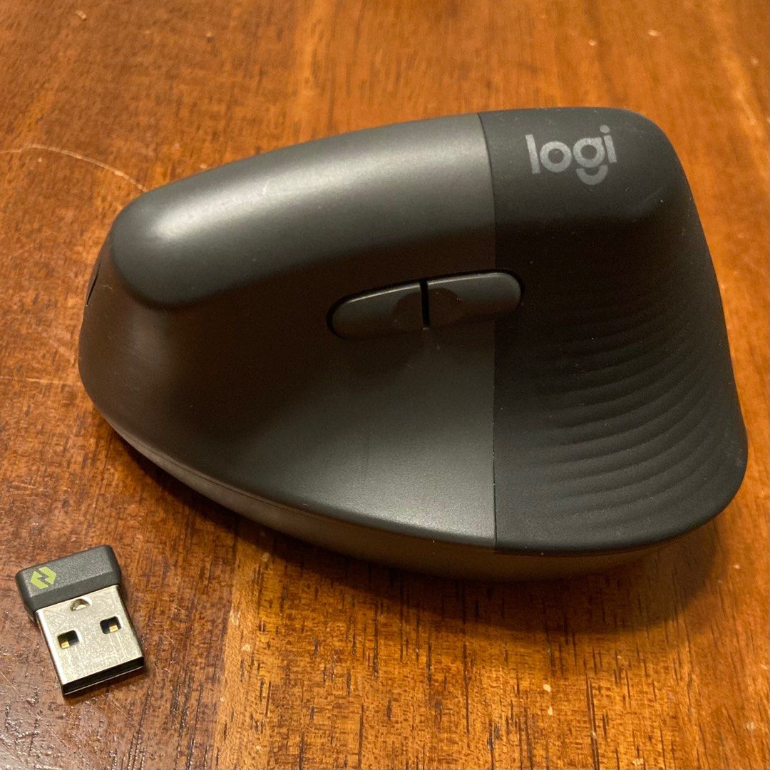 Vert Mouse Logitech LIFT Ergo Series Vertical Mouse (Graphite), Computers & Tech ...