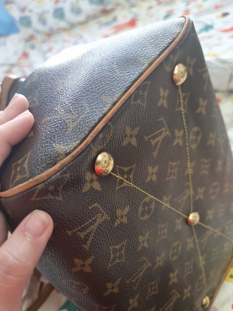 Louis Vuitton Tivoli GM Bag (Category: Luxury Bags & Wallets) located in Quezon City. Submitted by thegoodsplanetmnl (Listing ID 1276871646, Image 3). Description: Highlights -brown -top zip fastening -two rolled top handles -Condition: Good condition: This previously owned item with signs of use . -Made in France -Inclusion: Dustbag Composition Outer: PVC 100%, Calf Leather 100% Product measurements Depth 18 cm Handle 22 cm Width 33 cm Height 26