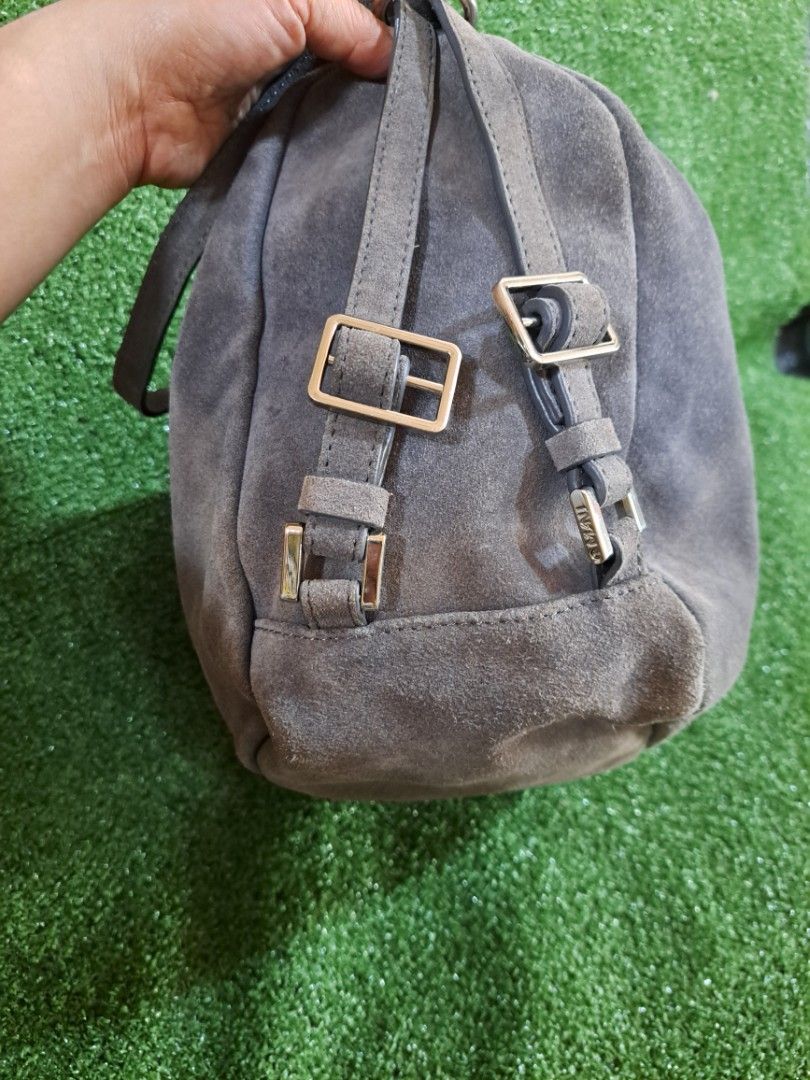 Manu atelier fernweh bag (Category: Luxury Bags & Wallets) located in Batangas. Submitted by venus232nd (Listing ID 1276822392, Image 3). Description: need wash,suede leather,2 way shoukder/backpack.