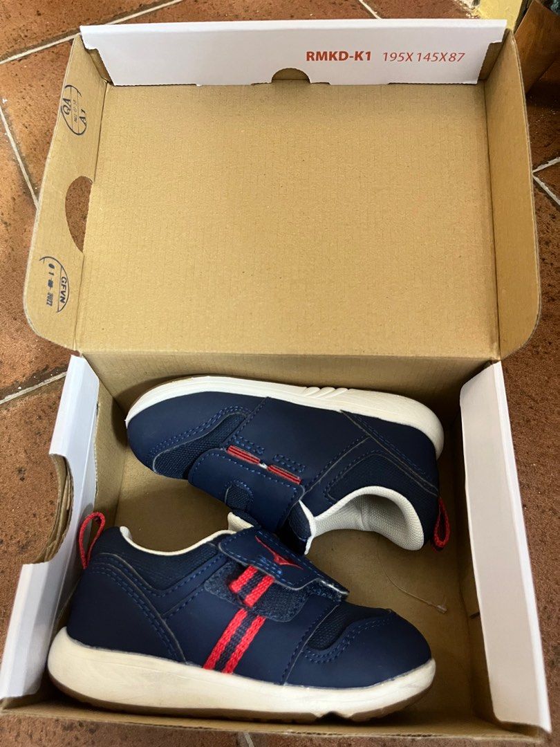 Mizuno children's shoes store