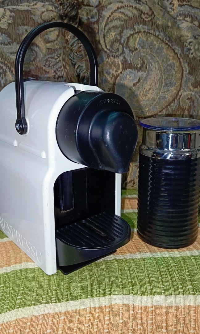 Nespresso Inissia Coffee Capsule Machine, 0.7 liters 110V with Nespresso  Milk Frother (missing base), TV & Home Appliances, Kitchen Appliances,  Coffee Machines & Makers on Carousell