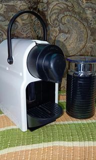 Nespresso Inissia Coffee Capsule Machine, 0.7 liters 110V with Nespresso Milk Frother (missing base)