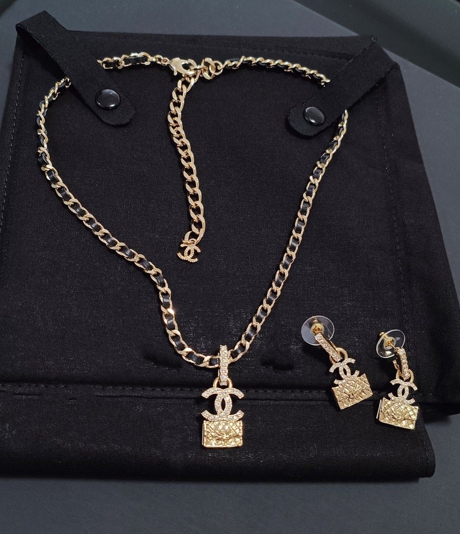 Chanel top dice necklace
