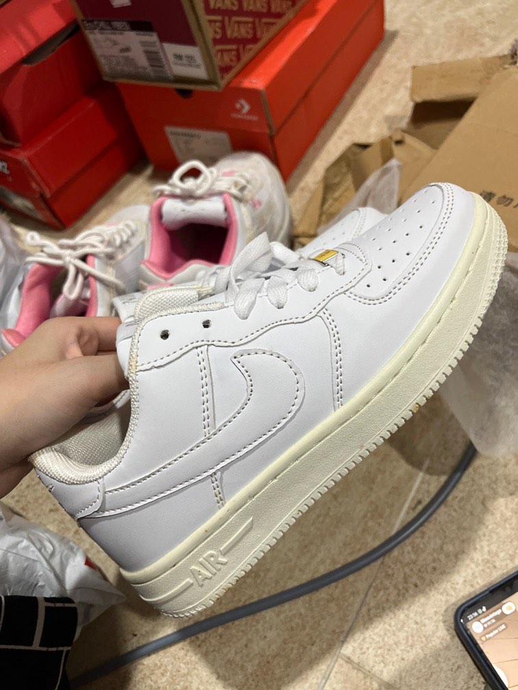 womens all white nike trainers