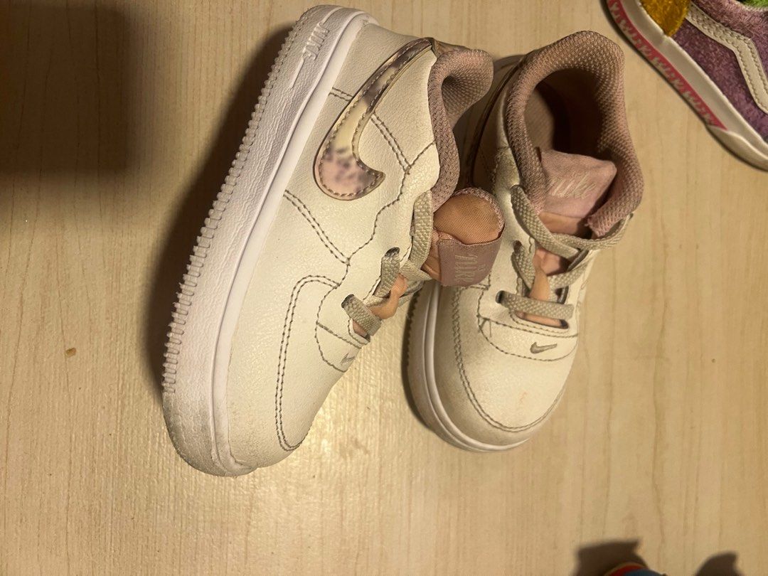 Baby nikes clearance