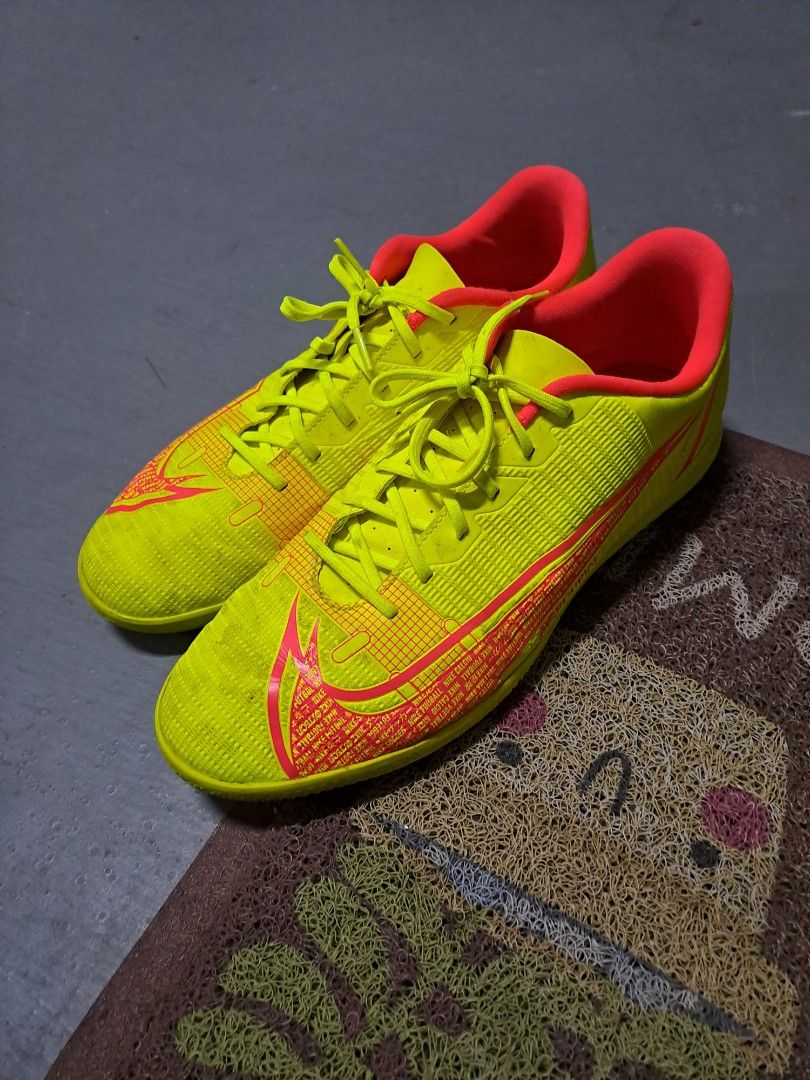 Indoor football deals boots uk