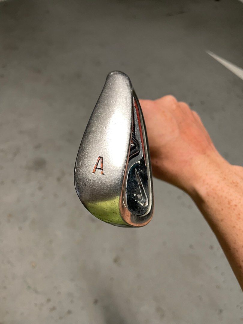 Nike VR PRO cavity approach wedge with a 61gr graphite shaft R flex