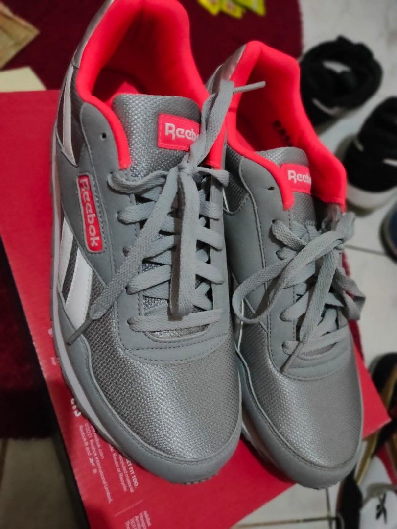 Sepatu Reebok original sz 42 27cm Fesyen Pria Sepatu Sneakers