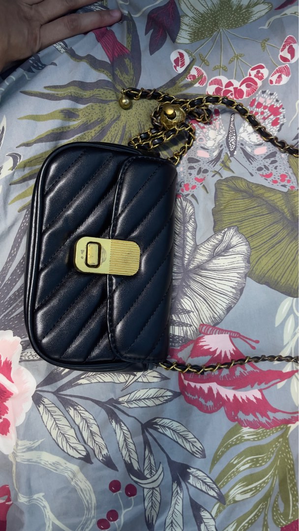 Mini twist lock shop quilted chain bag
