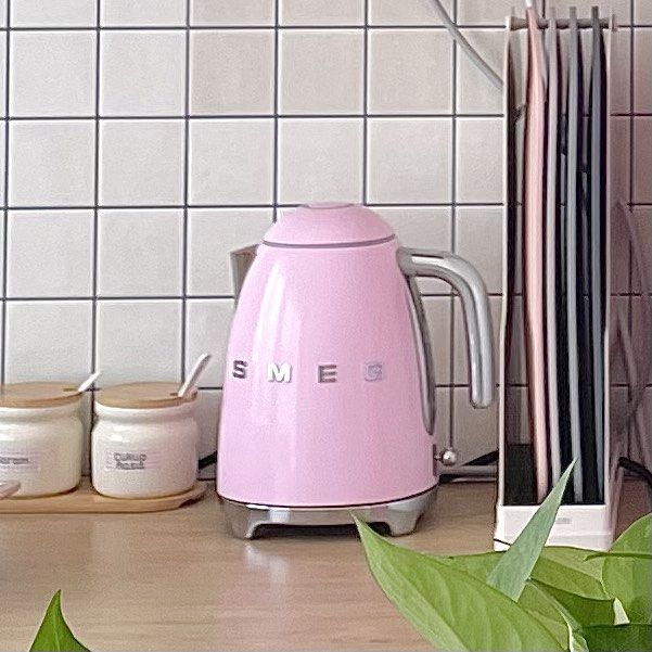Pink smeg kettle store