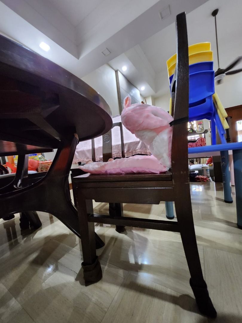 SOLID WOOD TABLE (Category: Tables & Sets) located in Singapore. Submitted by weezard (Listing ID 1276902339, Image 3). Description: well used dinning table with 6 chair. self collection near LENTOR MRT STATION.