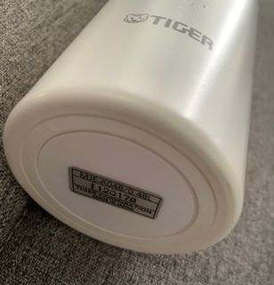 https://media.karousell.com/media/photos/products/2024/1/5/tiger_480ml_thermos_flask_in_s_1704452110_e96a2d7f_thumbnail.jpg
