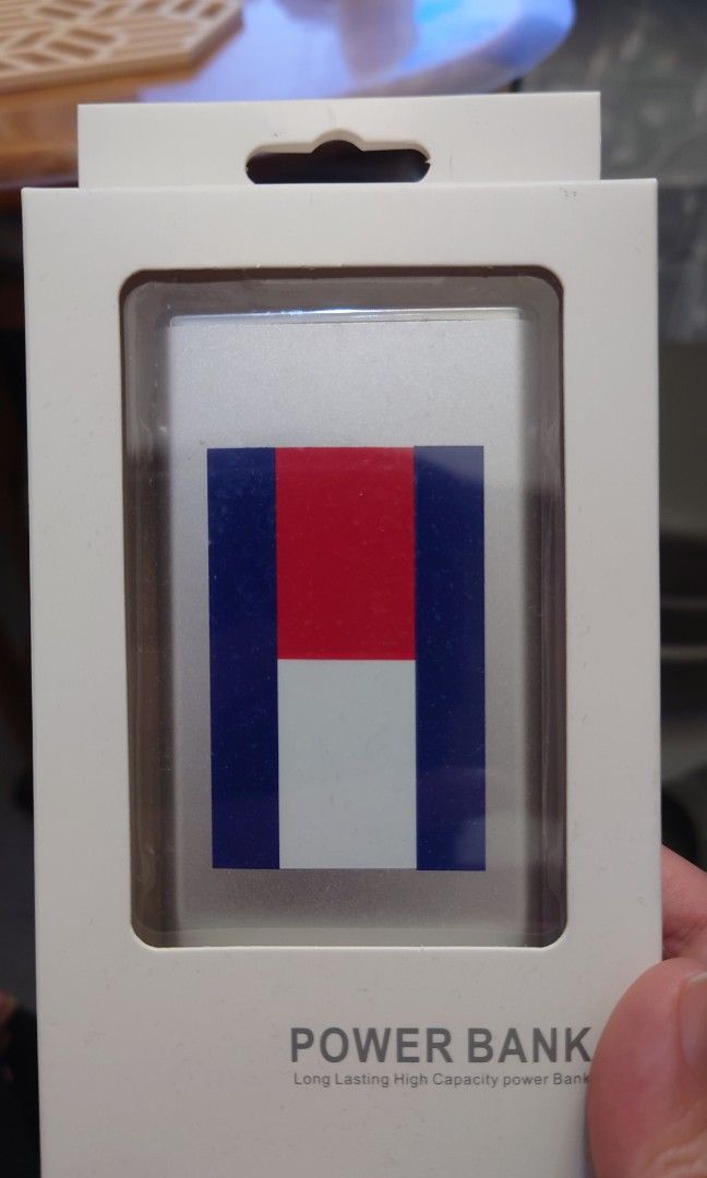 Tommy hilfiger power bank outlet