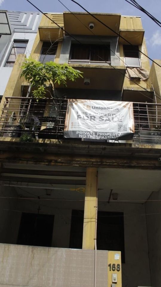 Townhouse For Sale in Address Lot 4, Block 2, 168 Compound Road, Plaza