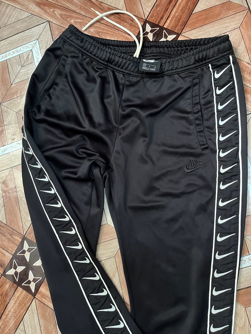 tracksuit nike stripe Men s Fashion Activewear on Carousell