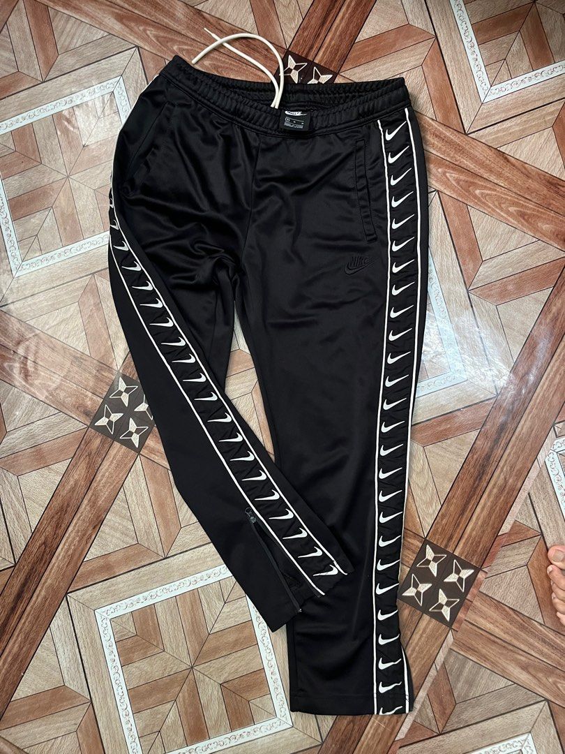tracksuit nike stripe Men s Fashion Activewear on Carousell