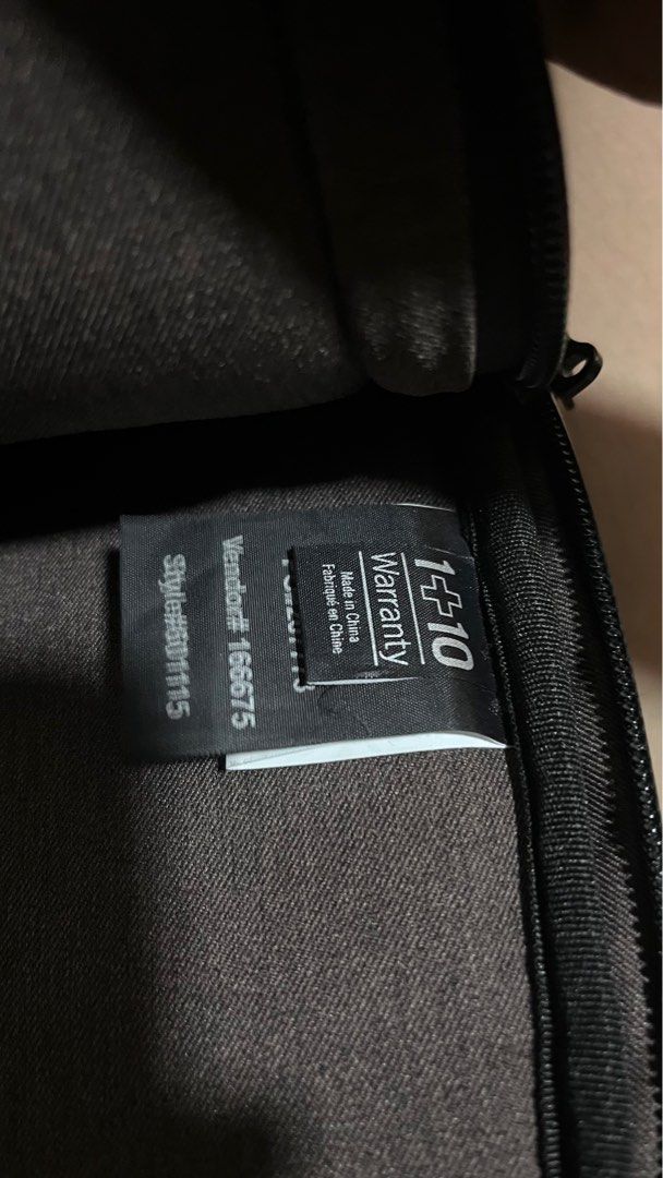 Victorinox Lexicon Professional Bellevue 15, Men's Fashion, Bags