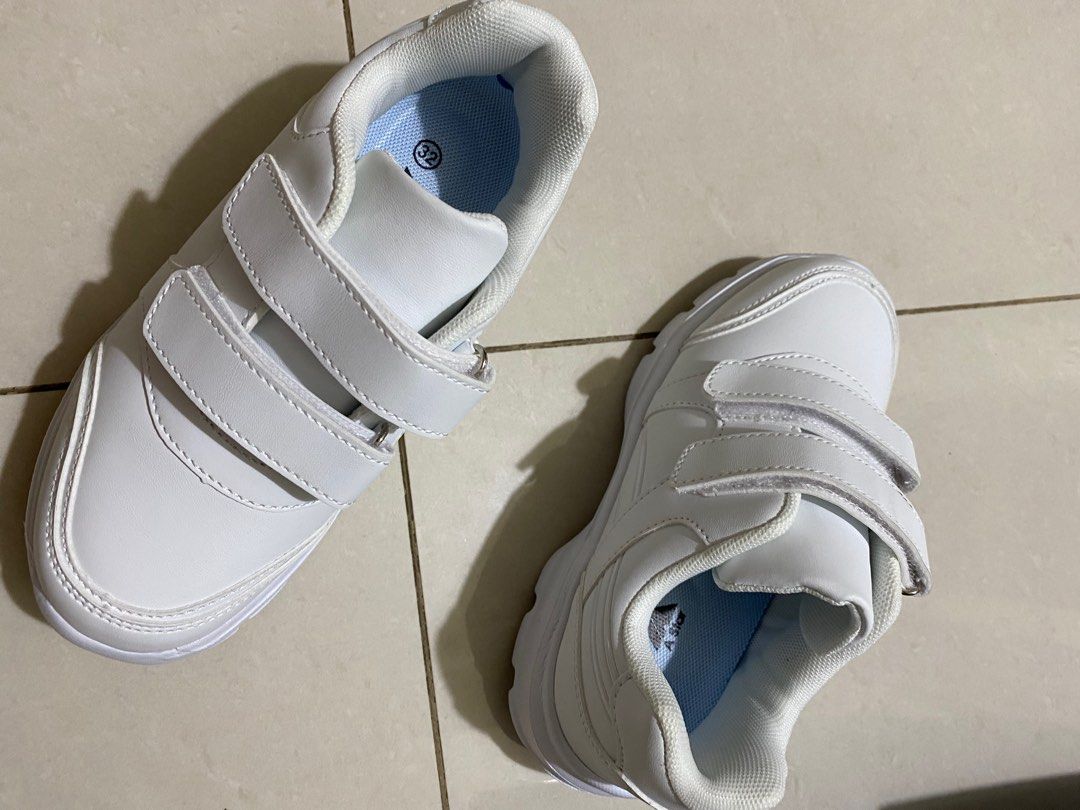 White canvas hotsell velcro shoes