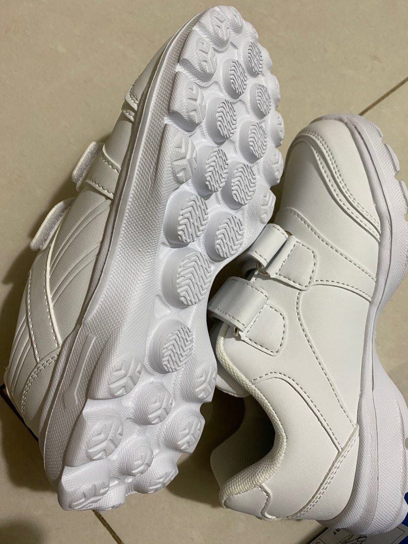 White canvas velcro top shoes