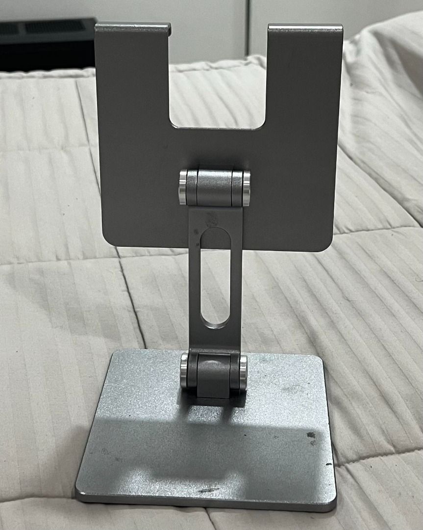 Adjustable Metal Tablet Stand (Category: Mounts & Holders) located in Manila. Submitted by rotation2000 (Listing ID 1277283855, Image 2). Description: *Pre-Loved.