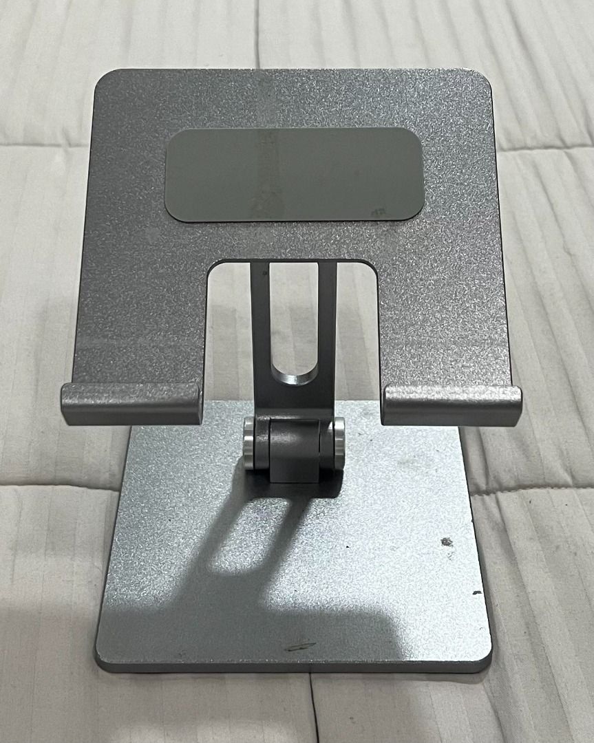 Adjustable Metal Tablet Stand (Category: Mounts & Holders) located in Manila. Submitted by rotation2000 (Listing ID 1277283855, Image 3). Description: *Pre-Loved.