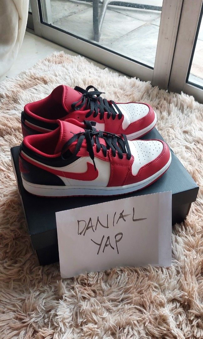 Aj1 gym outlet red on feet