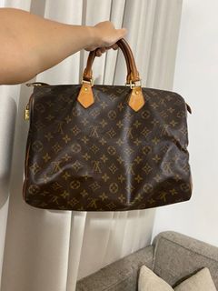 (Category: ) located in . Submitted by declutteringluxuryitems (Listing ID 1274420966, Image 1). Description: .