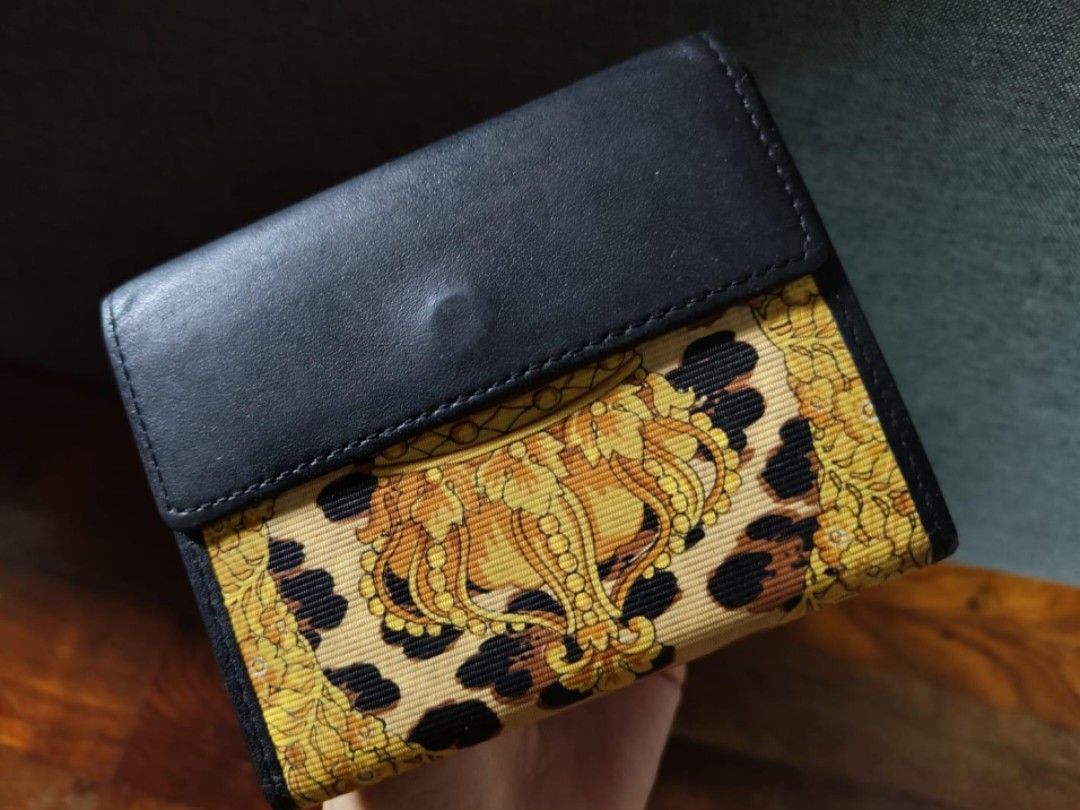 Versace coin pouch outlet