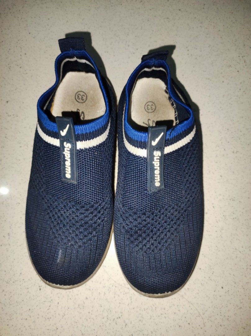 Supreme water outlet shoes