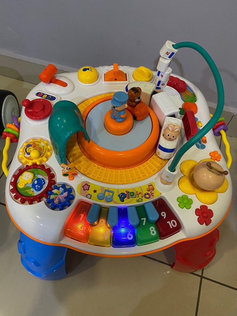 Mini me and friends activity table outlet