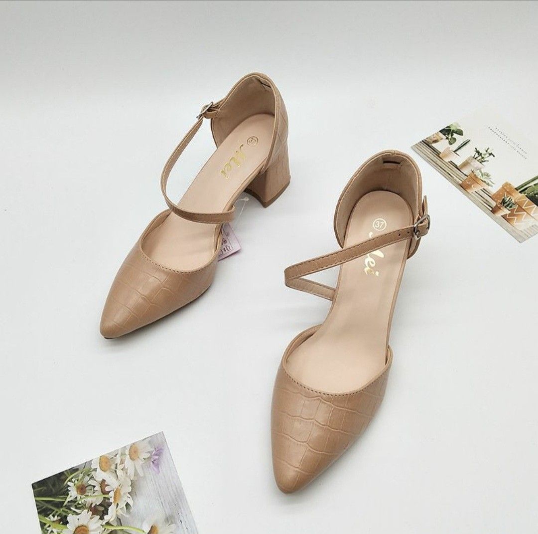 Chunky kitten hotsell heels