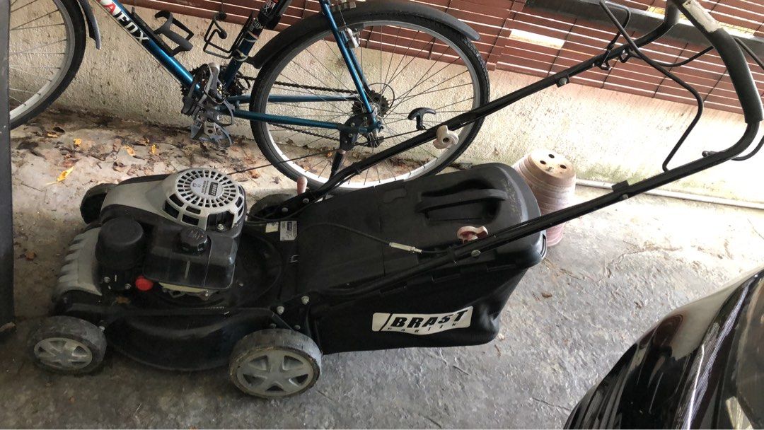 BRAST lawn mower from Germany Furniture Home Living Gardening
