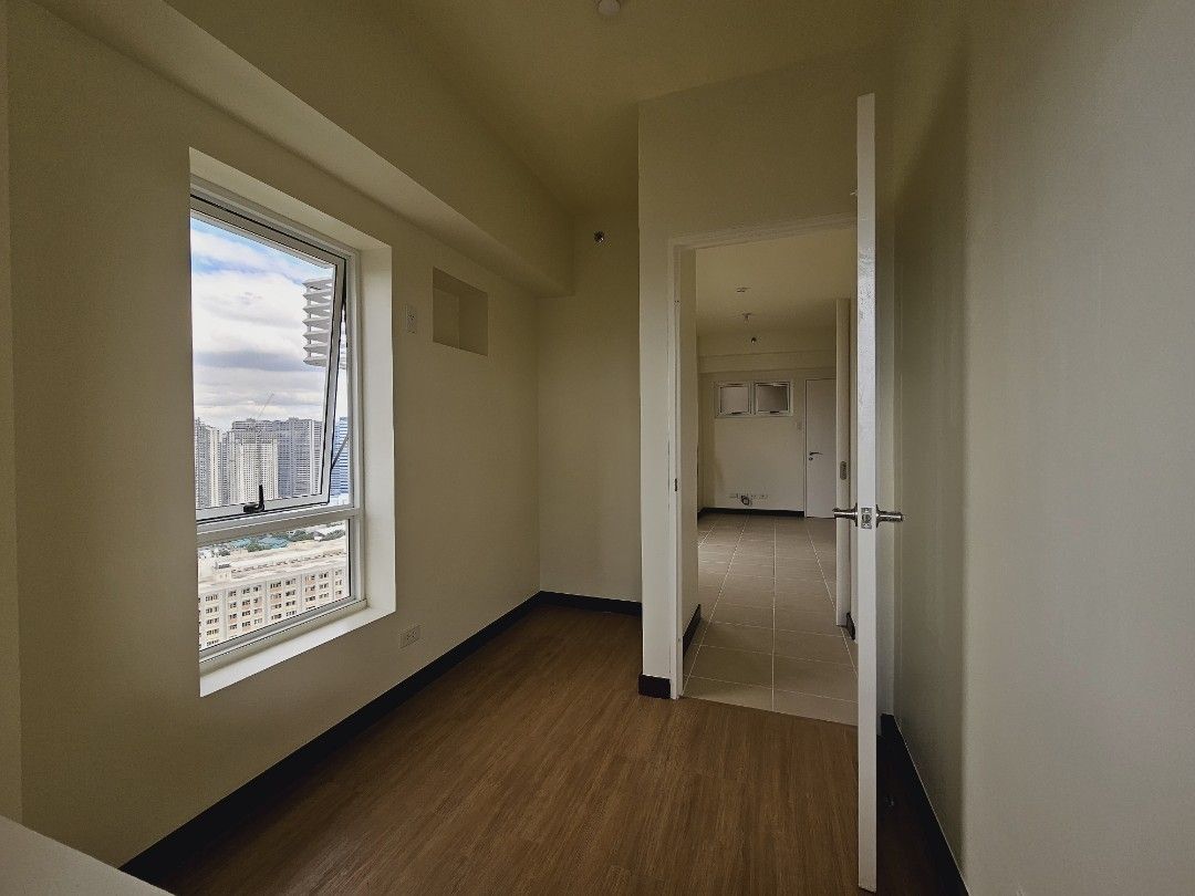 Brixton 2 BR with Parking condo for rent in Pasig near BGC Pioneer