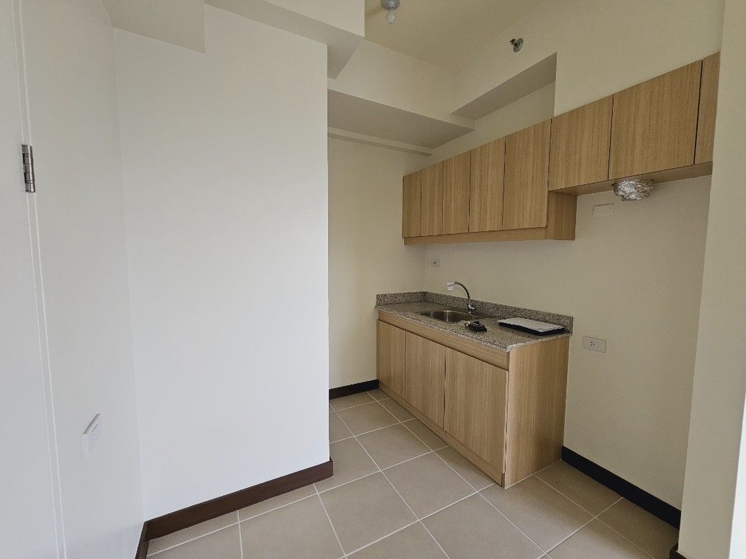 Brixton 2 BR with Parking condo for rent in Pasig near BGC Pioneer