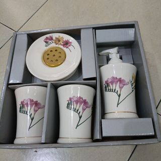 (Kategori: ) berada di . Dikirim oleh drizzlydeclutter (ID iklan 1277219964, Gambar 1). Deskripsi: .