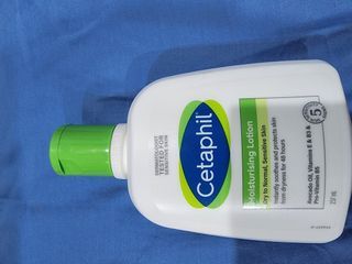 Cetaphil moisturiser + lux shampoo for 400