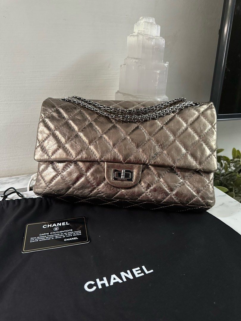 Chanel 2.55 reissue 226 metallic distressed leather classic double