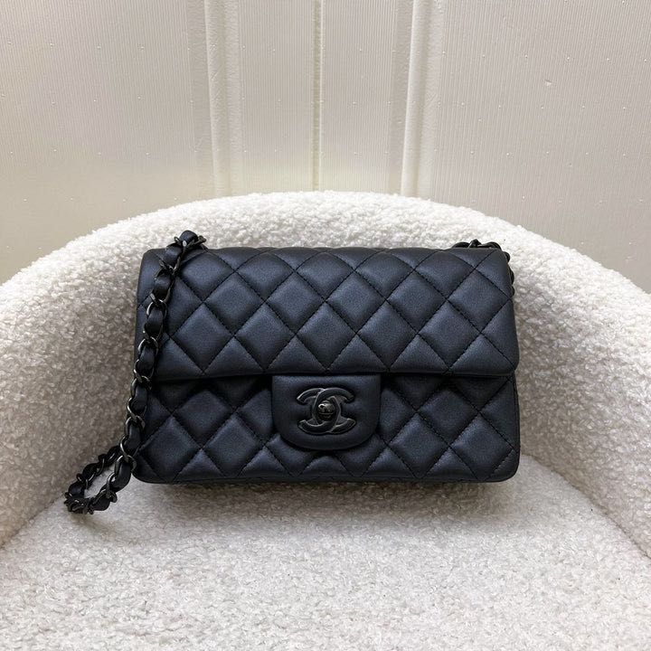 Chanel so hot sale black classic flap