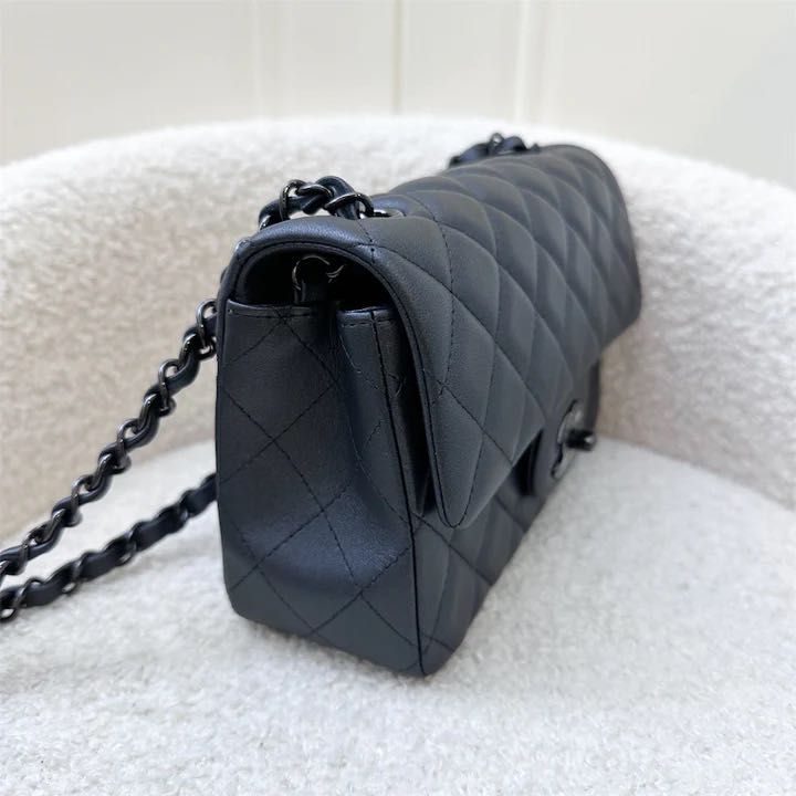 Chanel so black clearance lambskin
