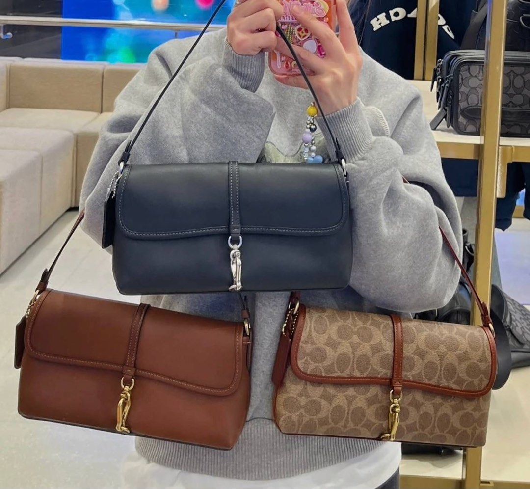 Coach hamptons shoulder bag, Women's Fashion, Bags & Wallets