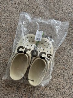 Crocs Classic Clog in Bone M10/W12