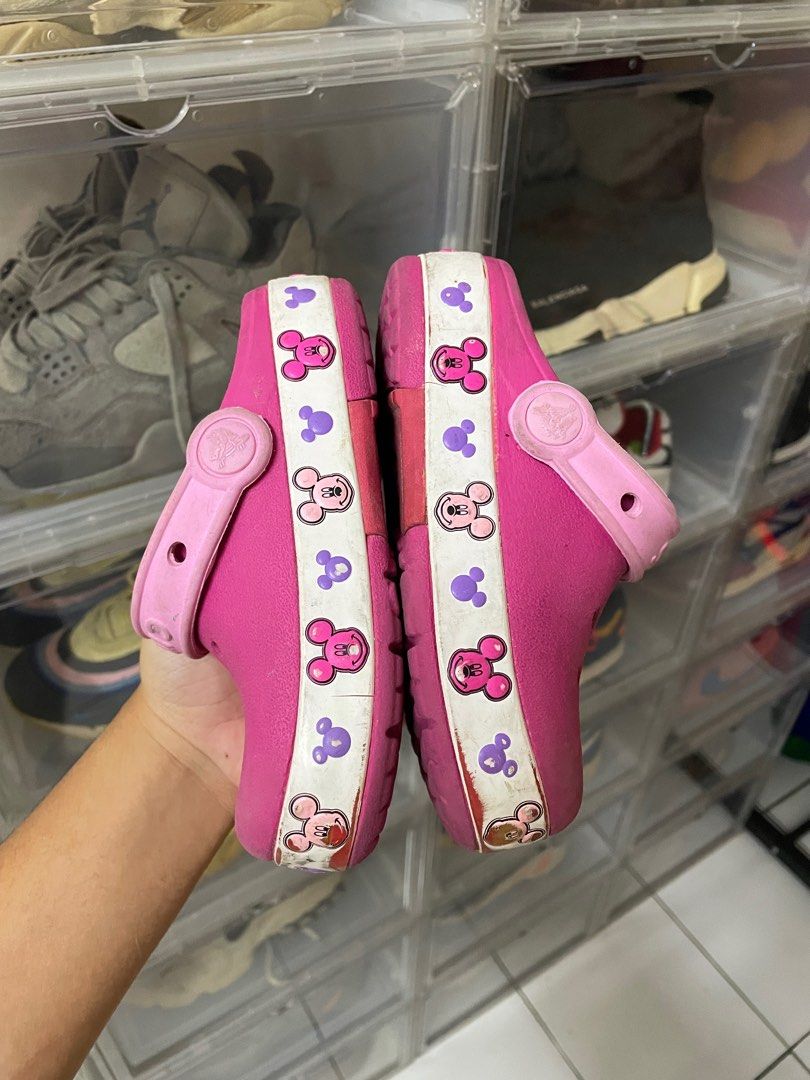 Girls disney 2025 crocs