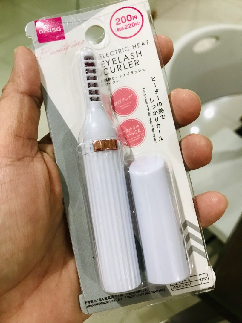 Daiso Heating Eyelash Curler Battery Operated, Beauty & Personal Care