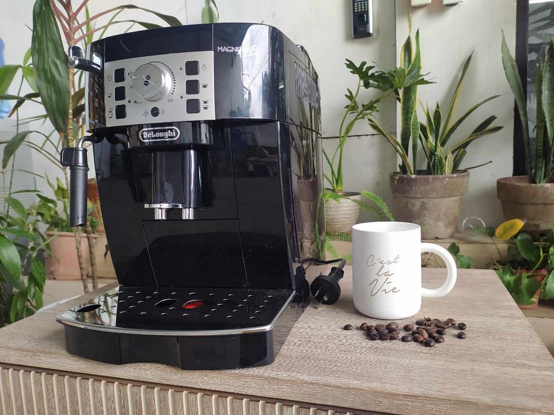 Delonghi magnifica hotsell milk frother