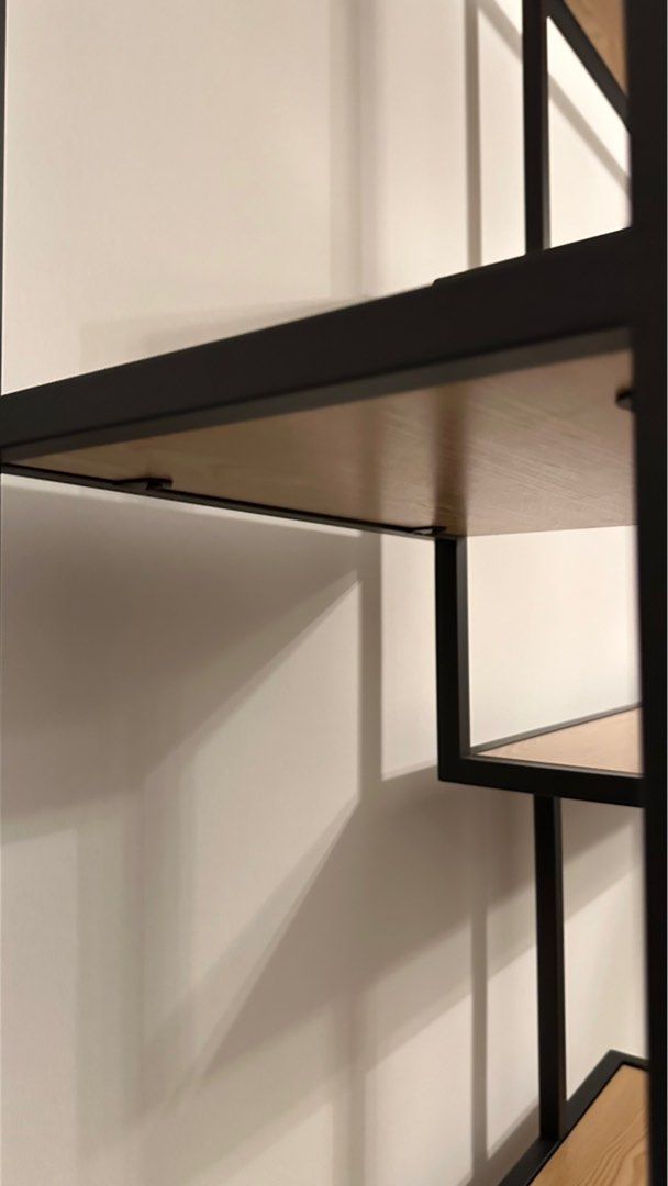 Display Shelf (Category: Shelves, Cabinets & Racks) located in Singapore. Submitted by p0kerface (Listing ID 1277164921, Image 2). Description: Nice display shelf. Clearing up an old unit. Pls arrange for your own transport!.