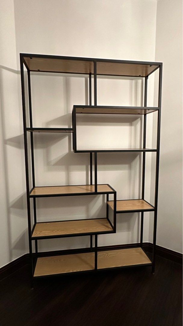 Display Shelf (Category: Shelves, Cabinets & Racks) located in Singapore. Submitted by p0kerface (Listing ID 1277164921, Image 1). Description: Nice display shelf. Clearing up an old unit. Pls arrange for your own transport!.