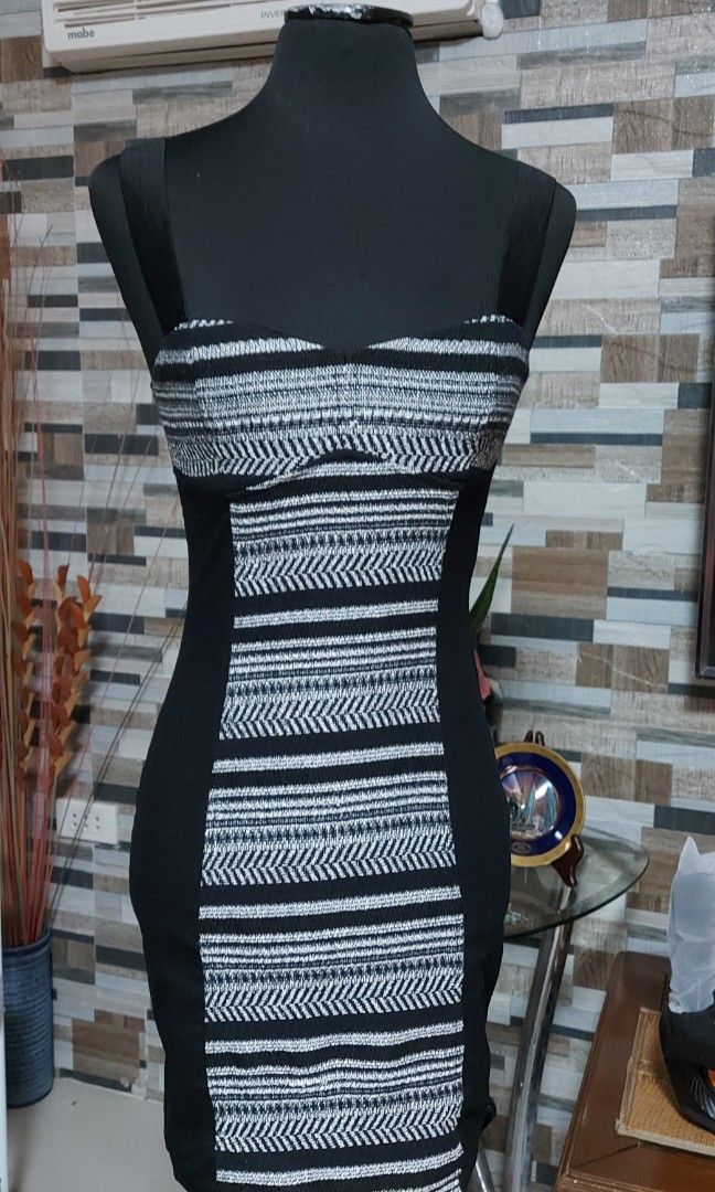 H M Divided Black White Aztec Color Block Fitted Bodycon Dress Open Slat Back Women s Fashion Dresses Sets Dresses on Carousell