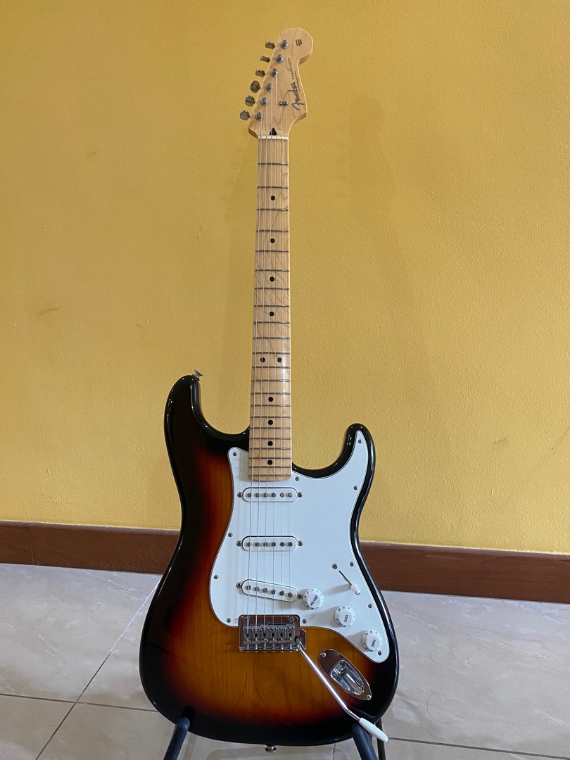 Fender Stratocaster Hybrid II (MIJ), Hobbies & Toys, Music & Media